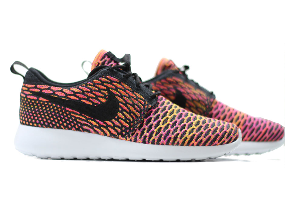 Nike Wmns Roshe One Flyknit Anthracite Black Vivid Purple 2