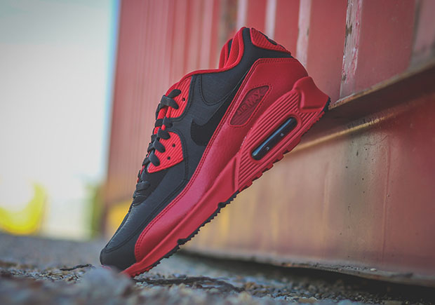 Nike Air Max 90 Winter Black Gym Red 2