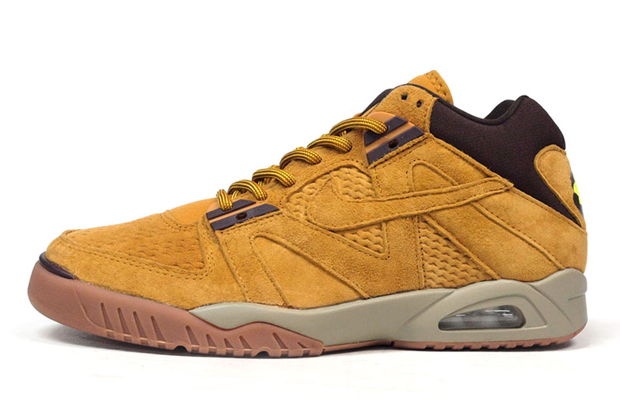 nike-air-tech-challenge-ii-wheat-releasing-02