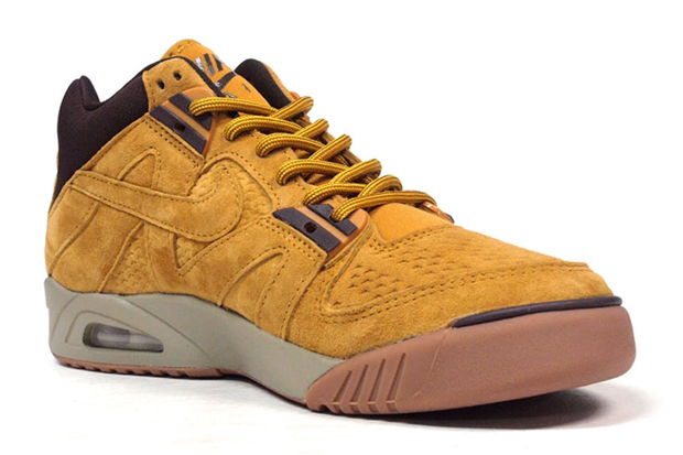 nike-air-tech-challenge-ii-wheat-releasing-04