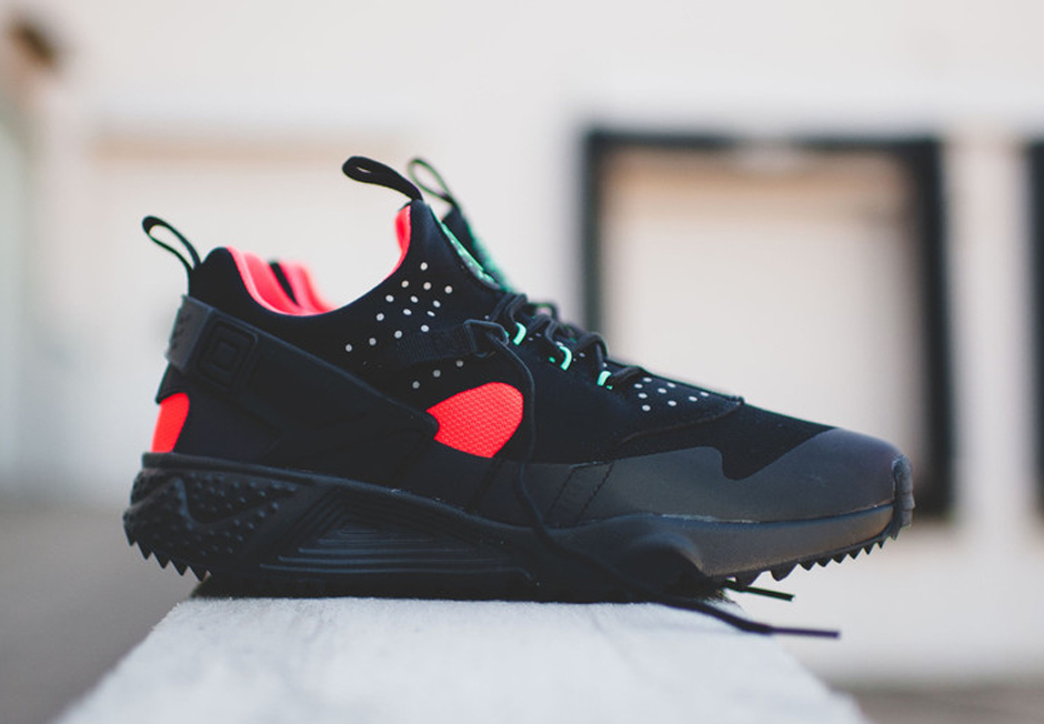 nike-huarache-utility-black-red-green-available-summary