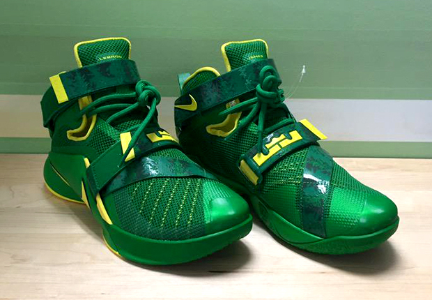 The Oregon Ducks Get An Exclusive LeBron Soldier 9