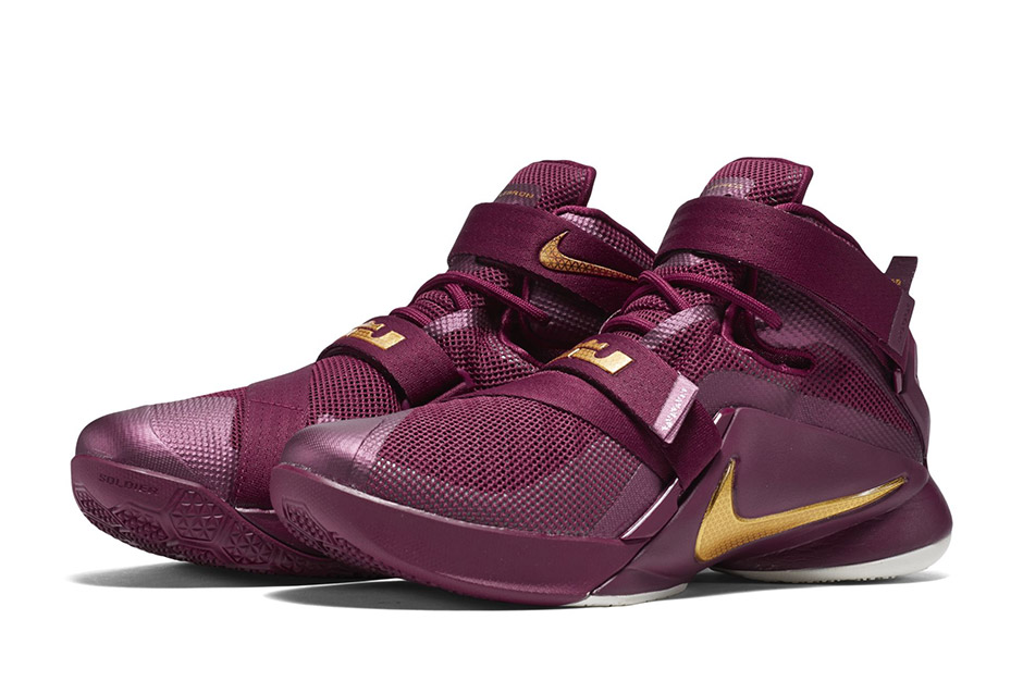 Nike Zoom Soldier 9 Cavs Wine Gold 01