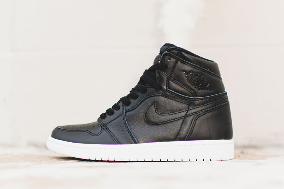 Air Jordan 1 Retro High Og Cyber Monday Black White 02