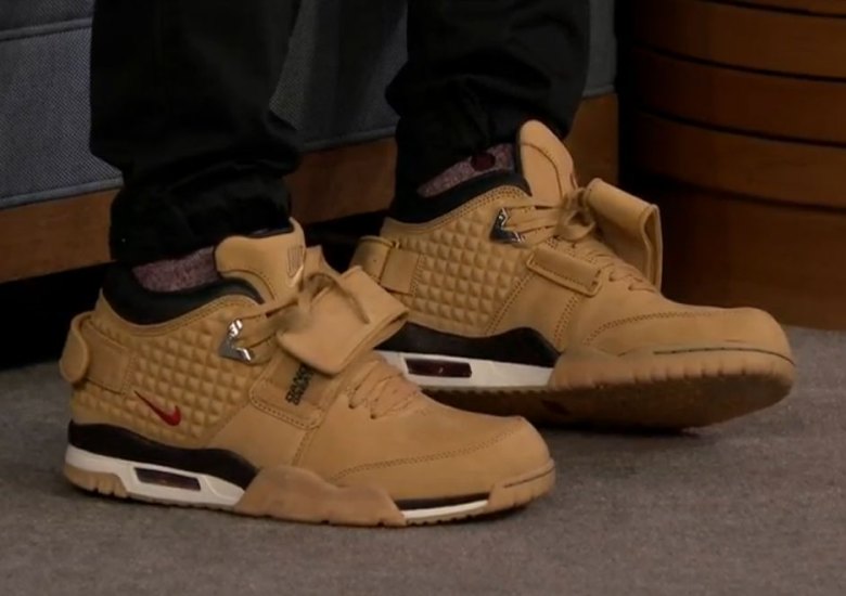 Victor Cruz’ New Signature Shoe Makes Its Debut On Jimmy Fallon