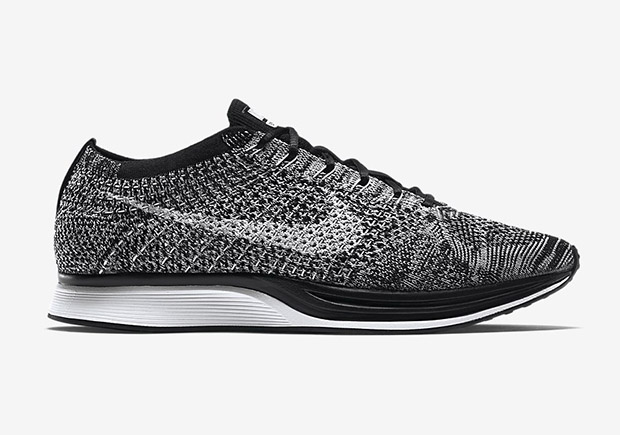 Nike Flyknit Racer Oreo 1