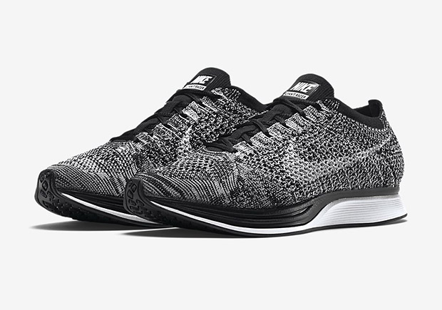 Nike Flyknit Racer Oreo 2