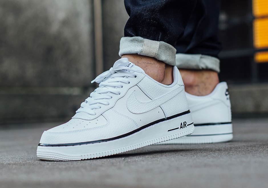 Nike Air Force 1 Low White White Black Stars 02