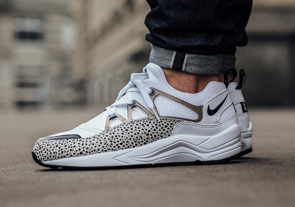 Nike Air Haurache Light Safari White 2