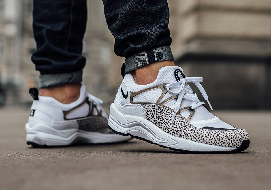 Nike Air Haurache Light Safari White 3