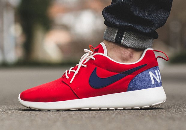 Nike Roshe One Retro University Red Loyal Blue 1