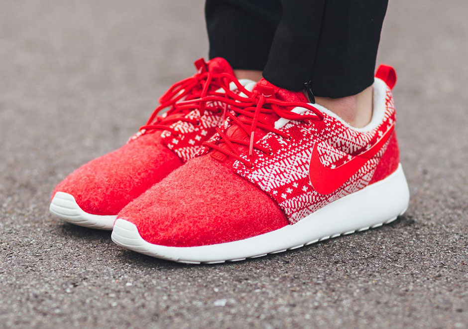 Nike Wmns Roshe Winter Sweater 3