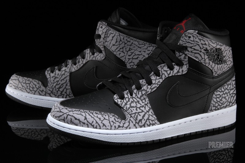 Air Jordan 1 High Un Supreme Available Now 03