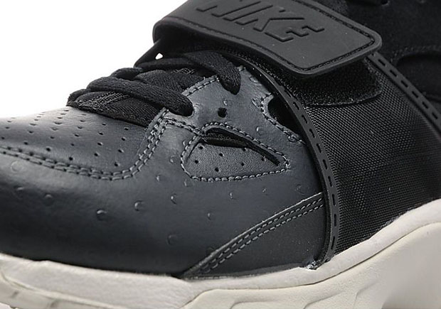 Nike Air Trainer Huarache Ostrich Black 2