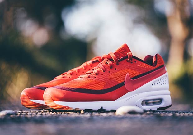 Nike Air Classic BW Ultra "Hyper Crimson"