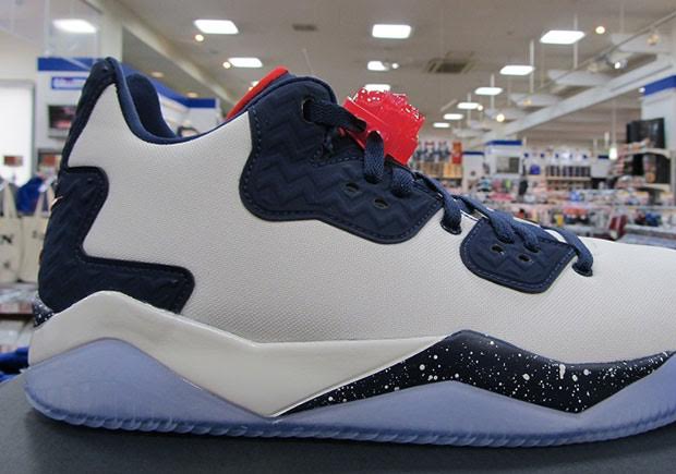 Jordan Spike 40 Low White Navy Ice 01