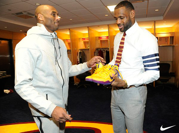 Kobe Gives Lebron Game Worn Kobe 11 Pes 02