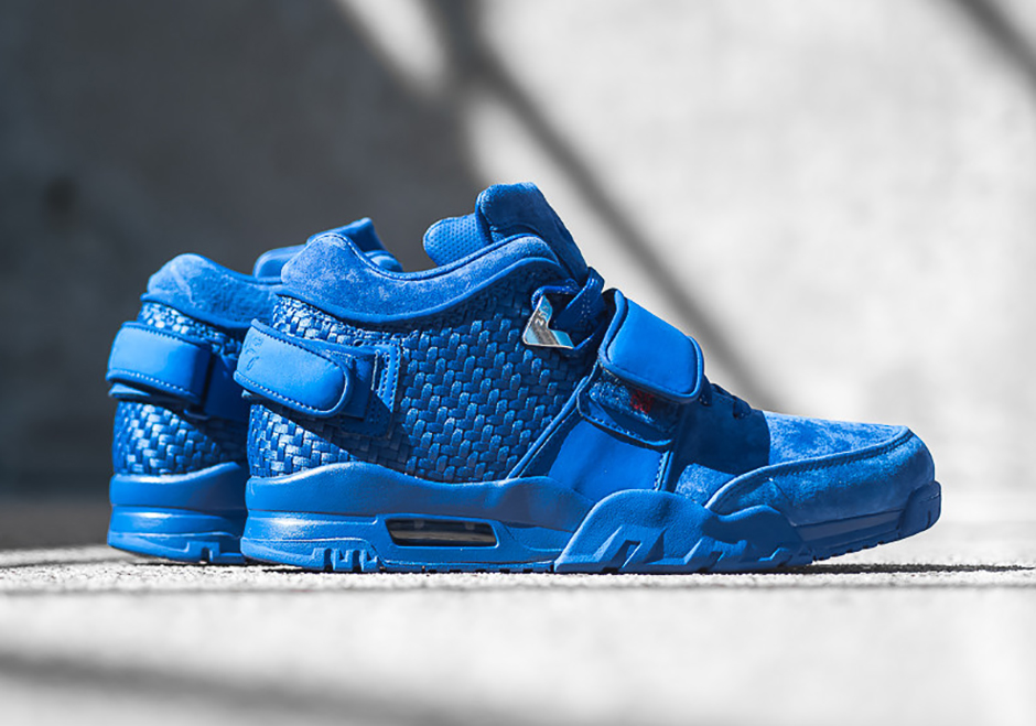 Victor Cruz's New York Giants Themed Signature Shoe Releases Tomorrow