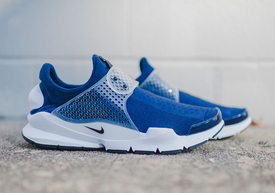 Nike Sock Dart “Midnight Navy” Just Hit Stores