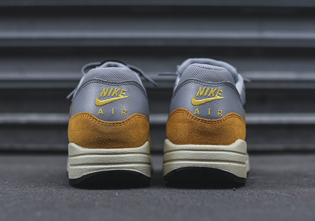 Nike Wmns Air Max 1 Wolf Grey Gold Leaf 3