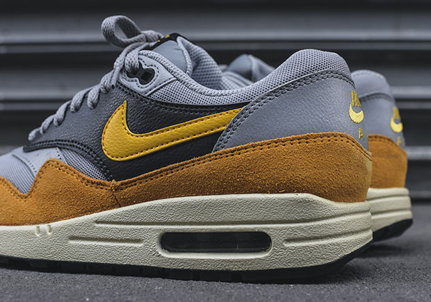 Nike Wmns Air Max 1 Wolf Grey Gold Leaf 4