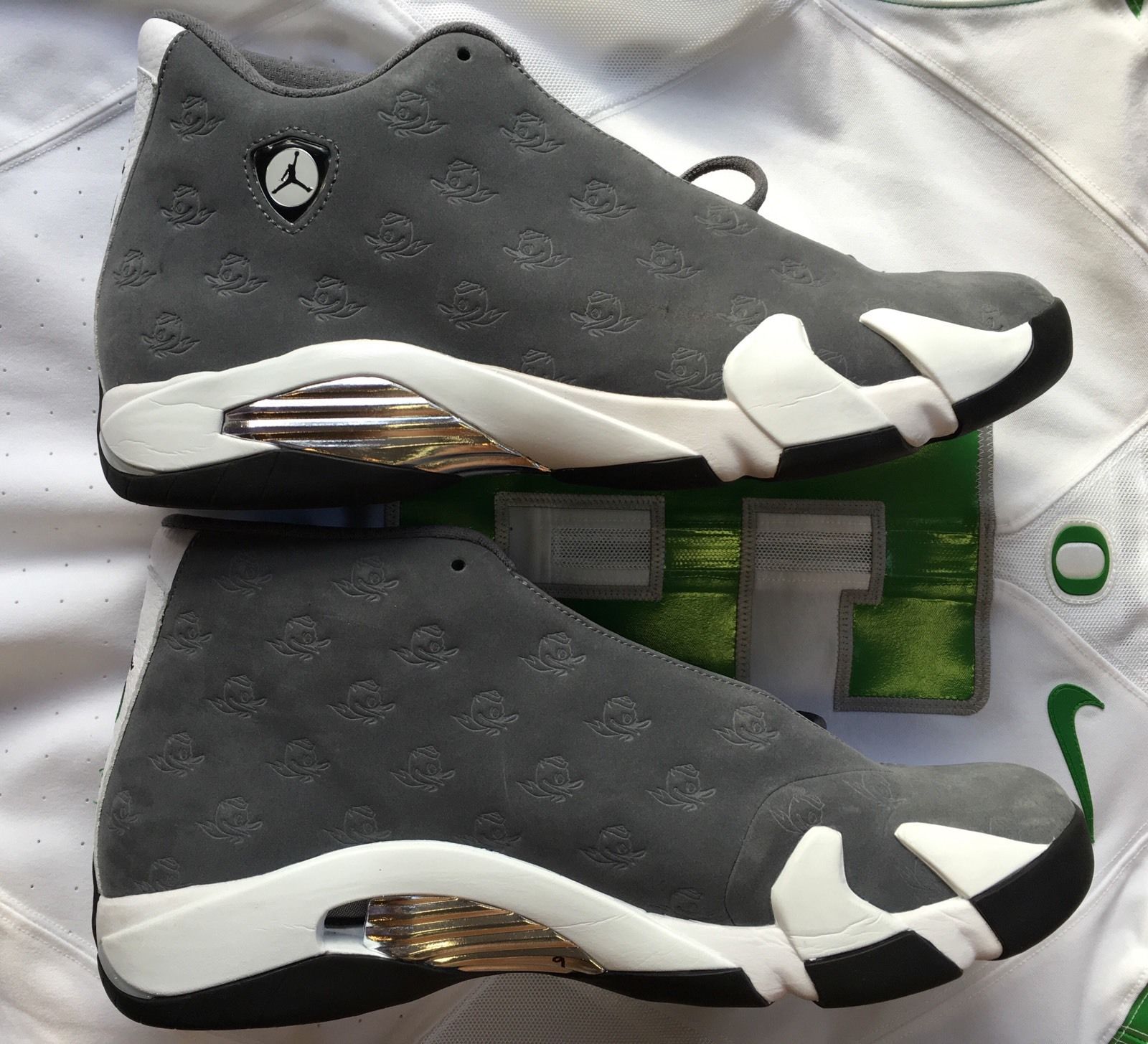 Here's Your Chance To Buy The Air Jordan 14 "Oregon Ducks" PE