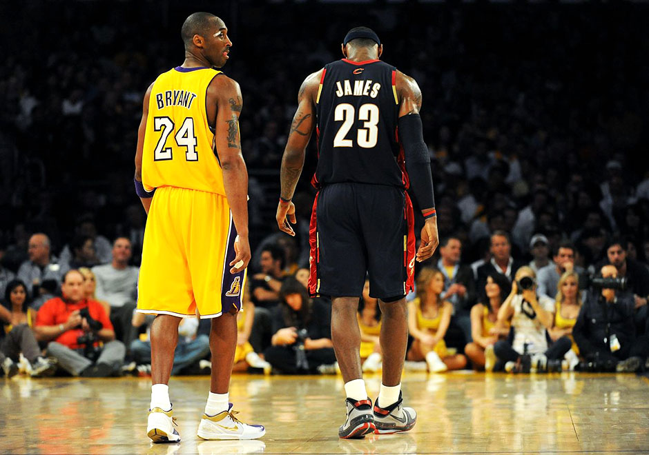 4-2009-kobe-4-pe-white-purple-toe-vs-lebron