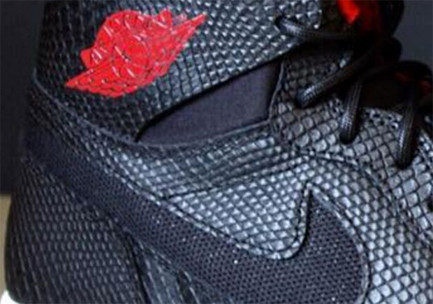 Jordan 1 High Nouveau Black Red Snakeskin