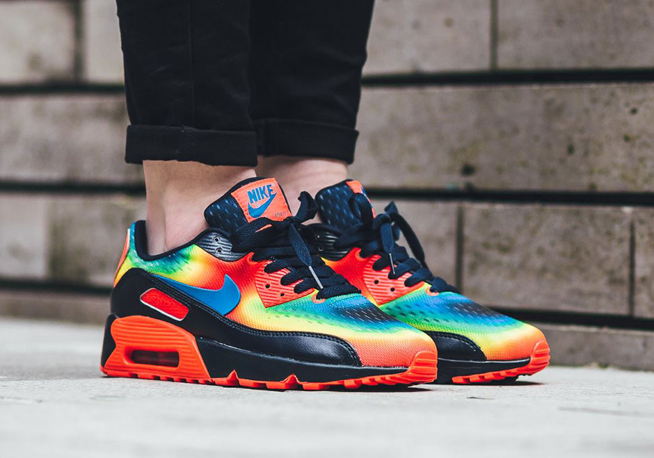 An On-Foot Look At The Nike Air Max 90 "Heat Map"