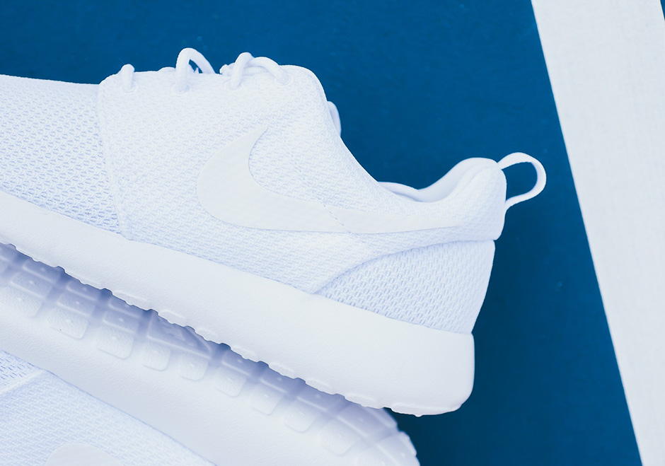 Nike Roshe Run Triple White 04