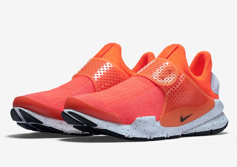 Nike Sock Dart SE “Total Crimson”