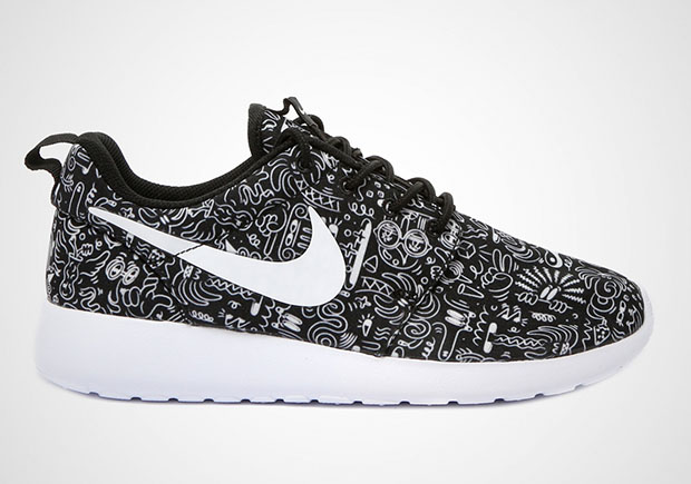 Nike Wmns Roshe One Print Prem Black White 1