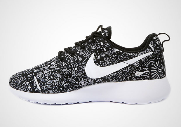 Nike Wmns Roshe One Print Prem Black White 2