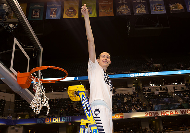 Breanna Stewart Signs To Nike 01