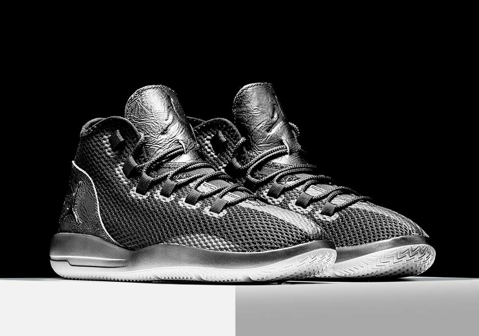 Jordan Reveal Premium Black Wolf Grey 02