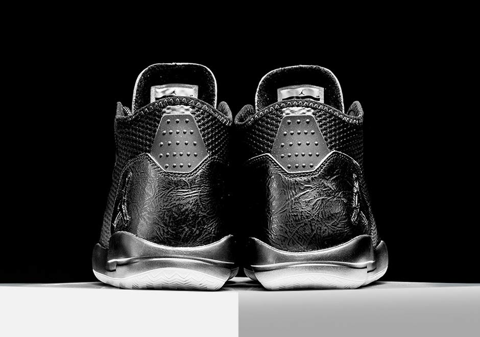 Jordan Reveal Premium Black Wolf Grey 04