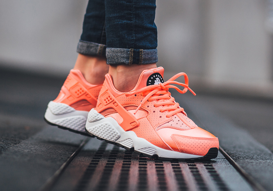 Nike Air Huarache "Atomic Pink" Is Here