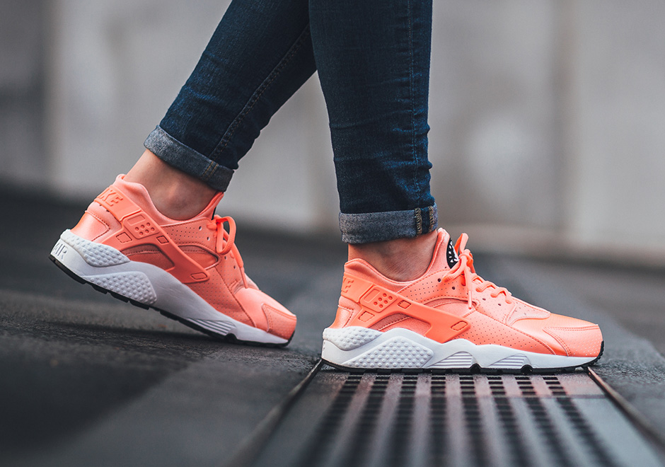 Nike Air Huarache Atomic Pink 03