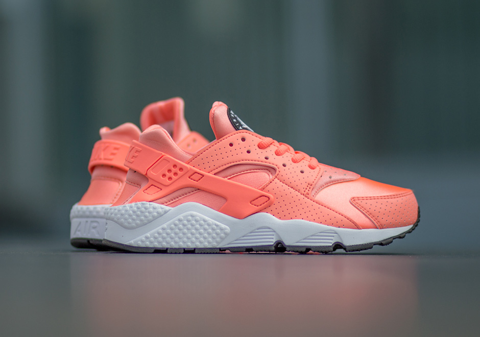 Nike Air Huarache Atomic Pink 05