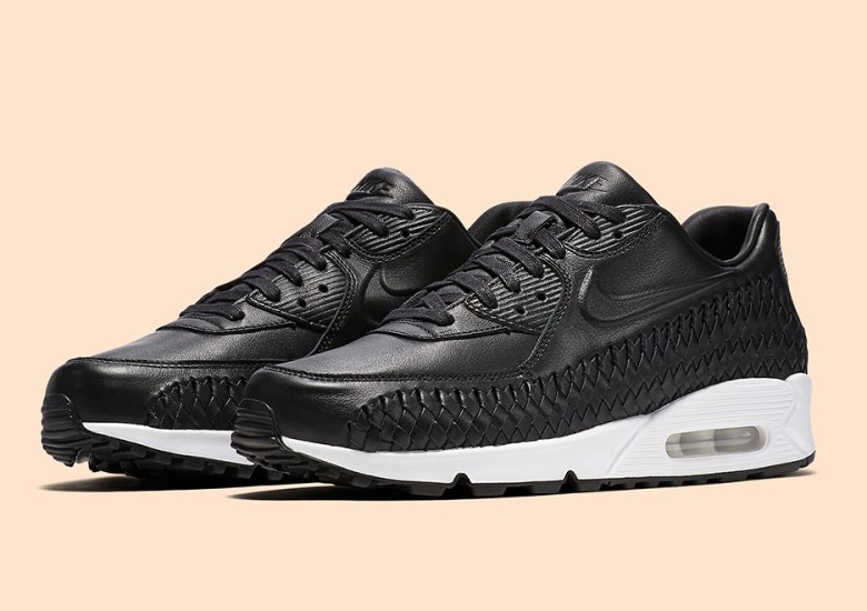 Nike’s Woven Mudguard Transforms The Air Max 90