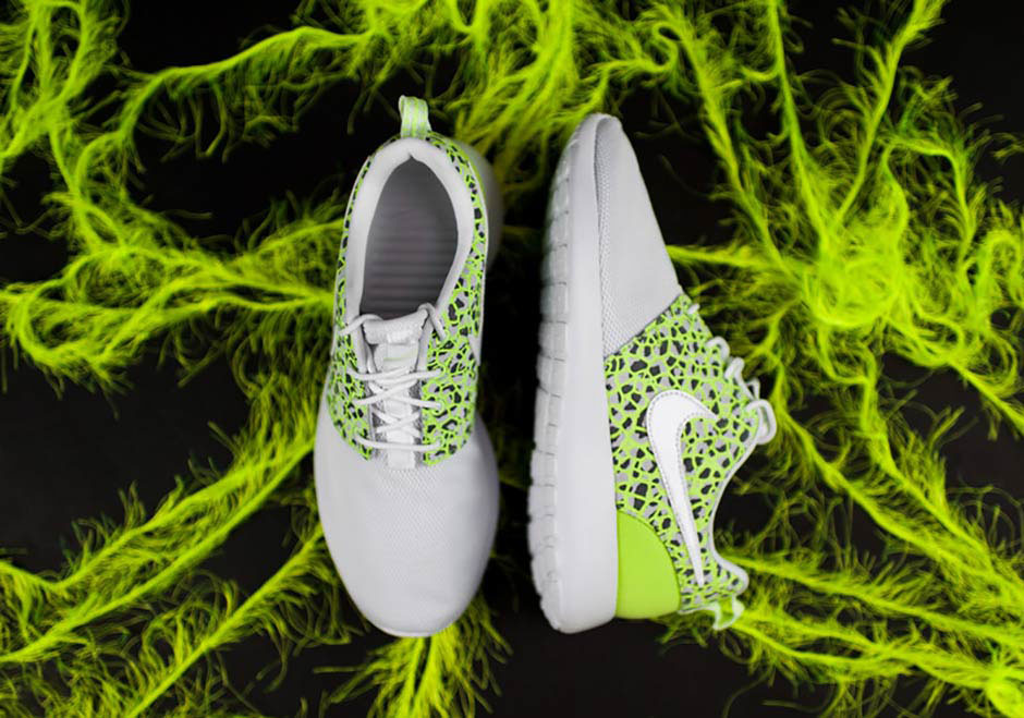 Nike Roshe Run White Ghost Green Graphic 03