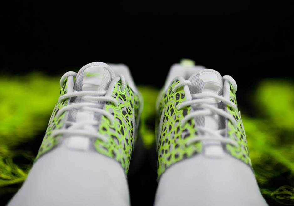 Nike Roshe Run White Ghost Green Graphic 06