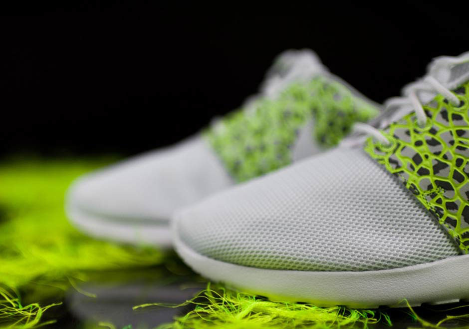 Nike Roshe Run White Ghost Green Graphic 07