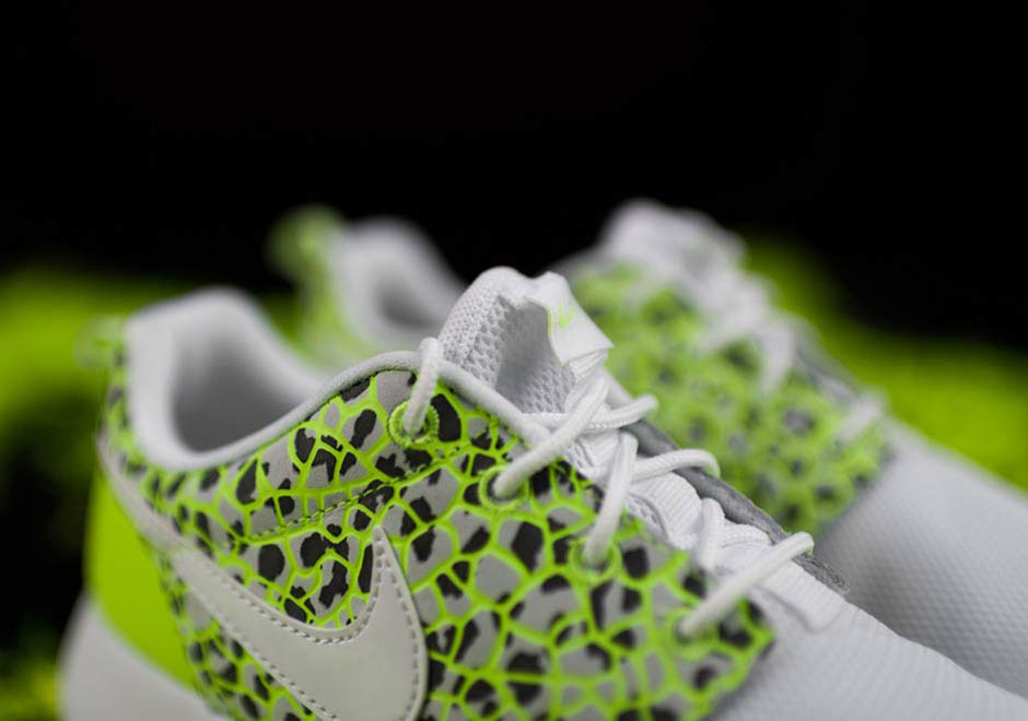 Nike Roshe Run White Ghost Green Graphic 08