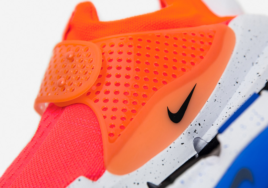 The Nike Sock Dart SE "Total Crimson" Releases This Week