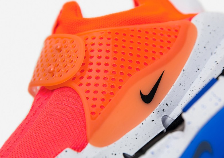 The Nike Sock Dart SE “Total Crimson” Releases This Week