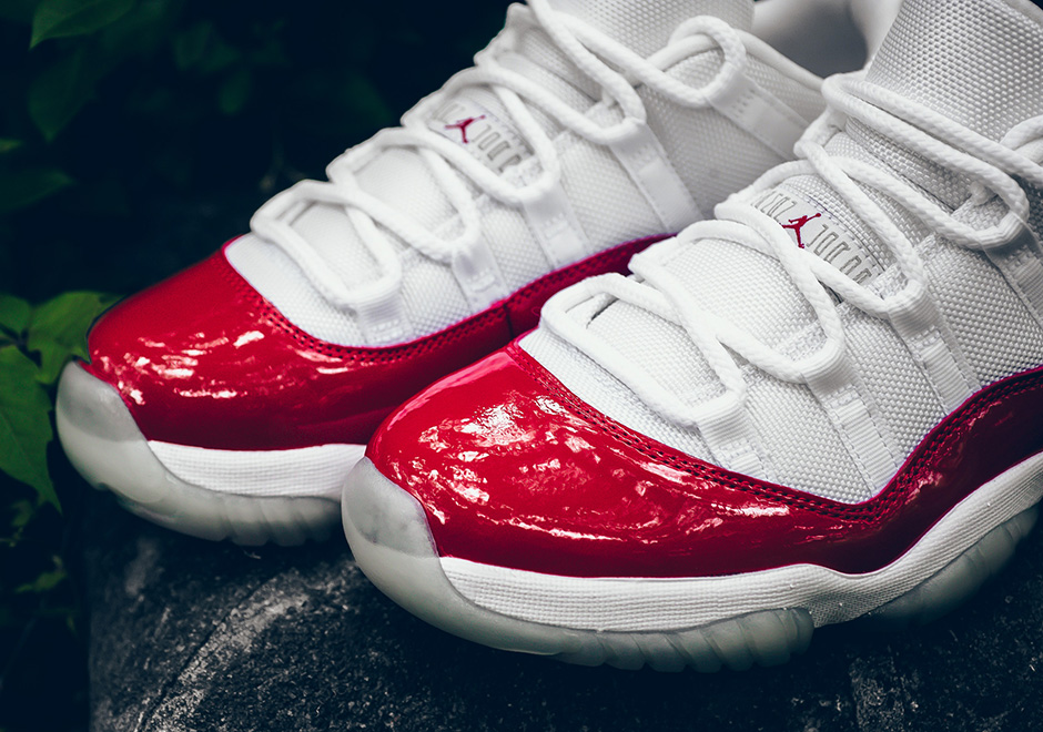 Air Jordan 11 Low White Varsity Red Detailed Look 04