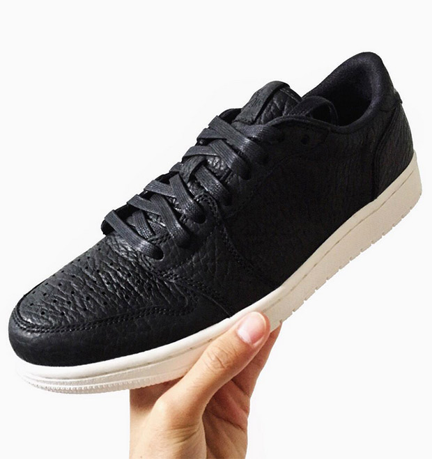 Jordan 1 Low Swooshless Black