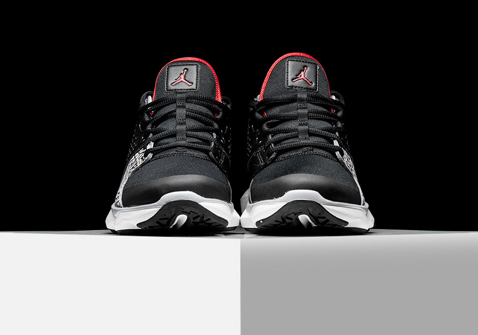 Jordan Flow Trainer Black Cement 3