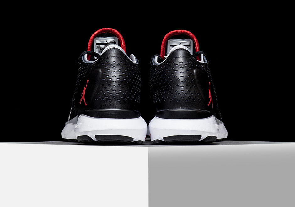 Jordan Flow Trainer Black Cement 4